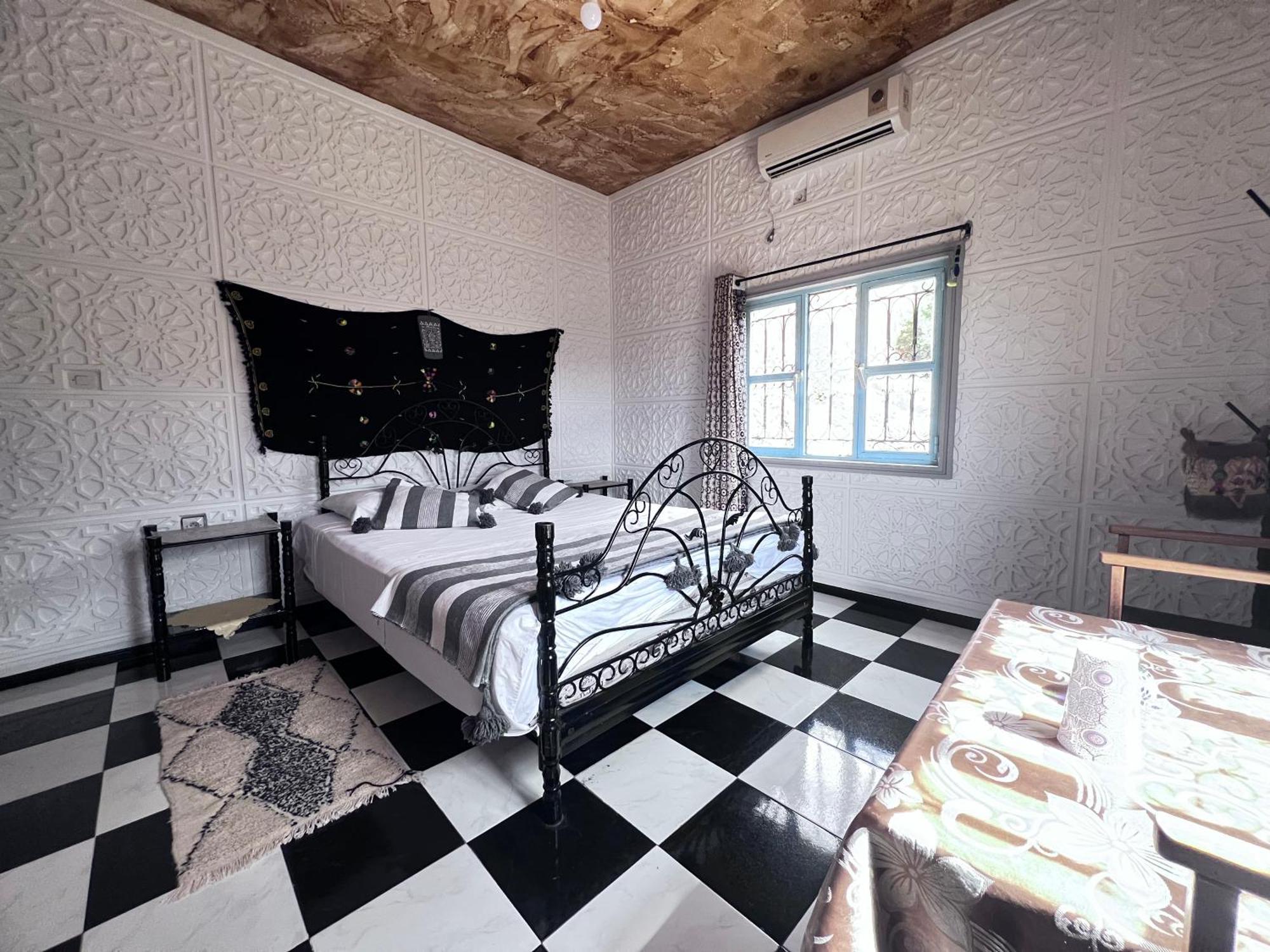 La Maison Traditionnelle Hotel Et Guesthouse Тафраут Экстерьер фото