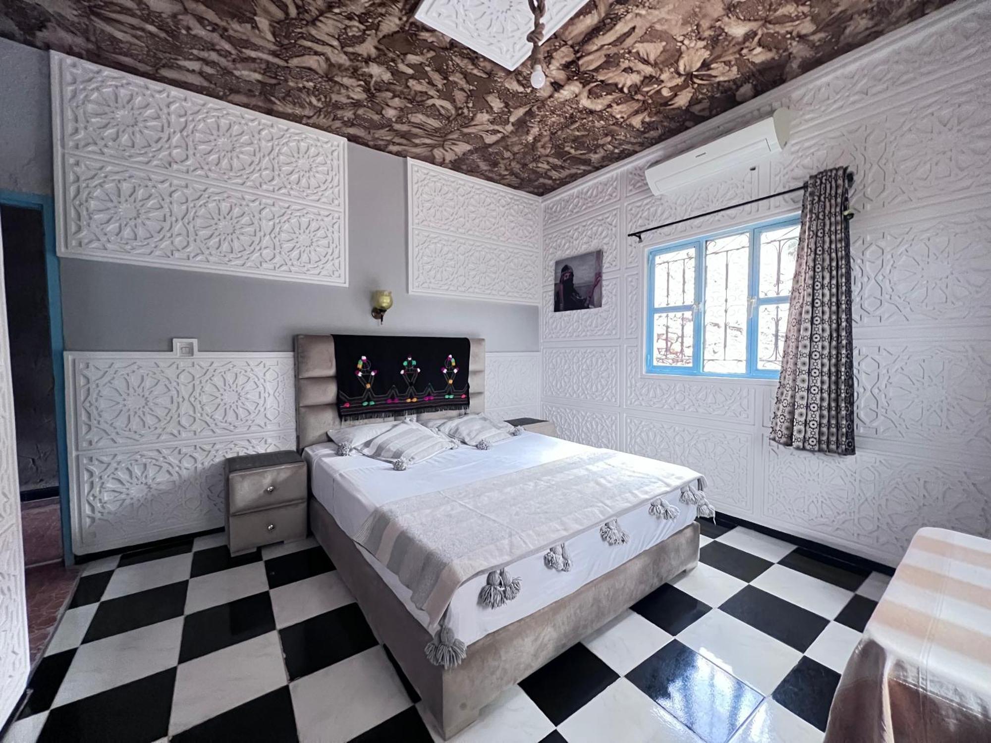 La Maison Traditionnelle Hotel Et Guesthouse Тафраут Экстерьер фото
