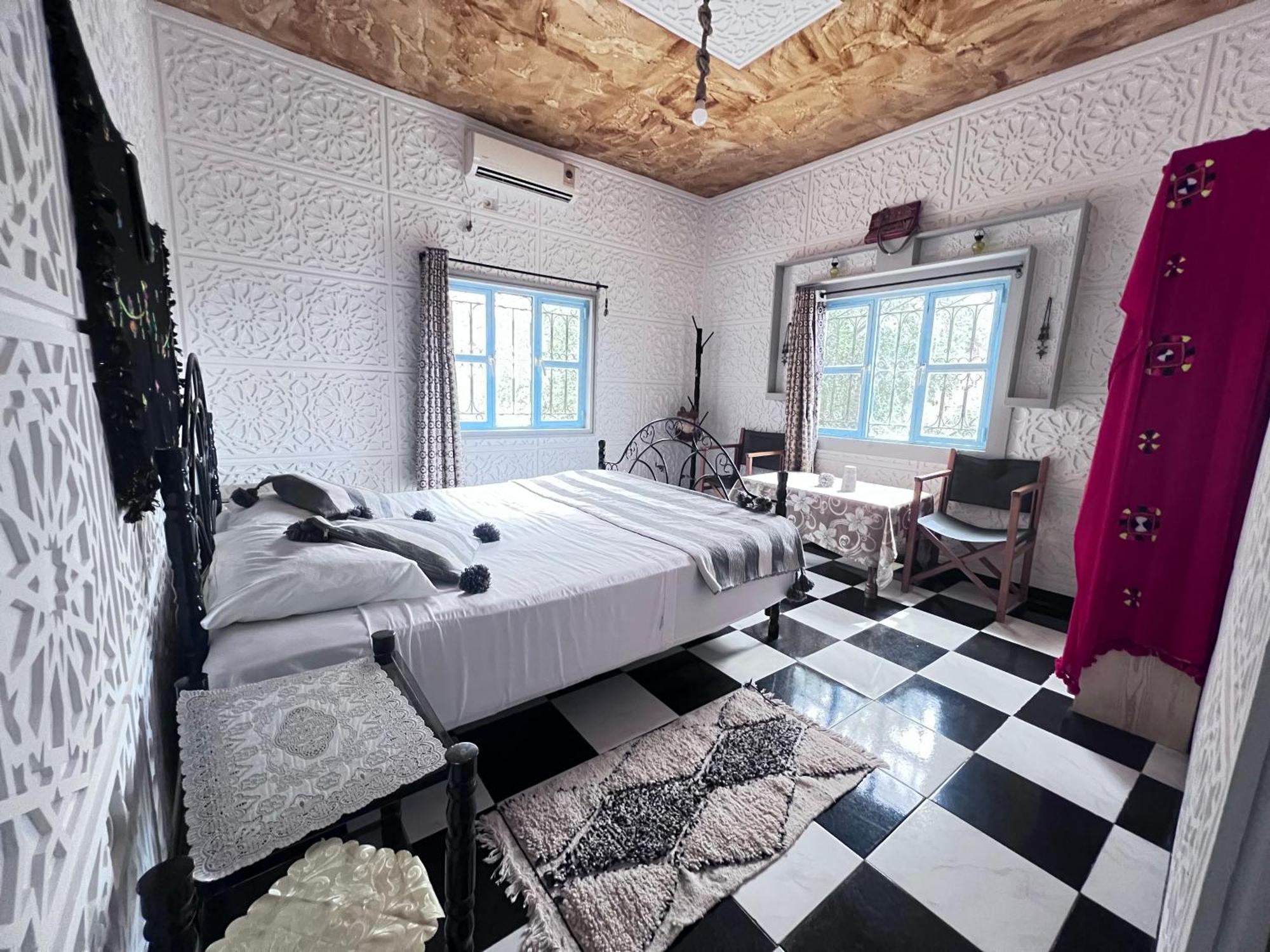 La Maison Traditionnelle Hotel Et Guesthouse Тафраут Экстерьер фото