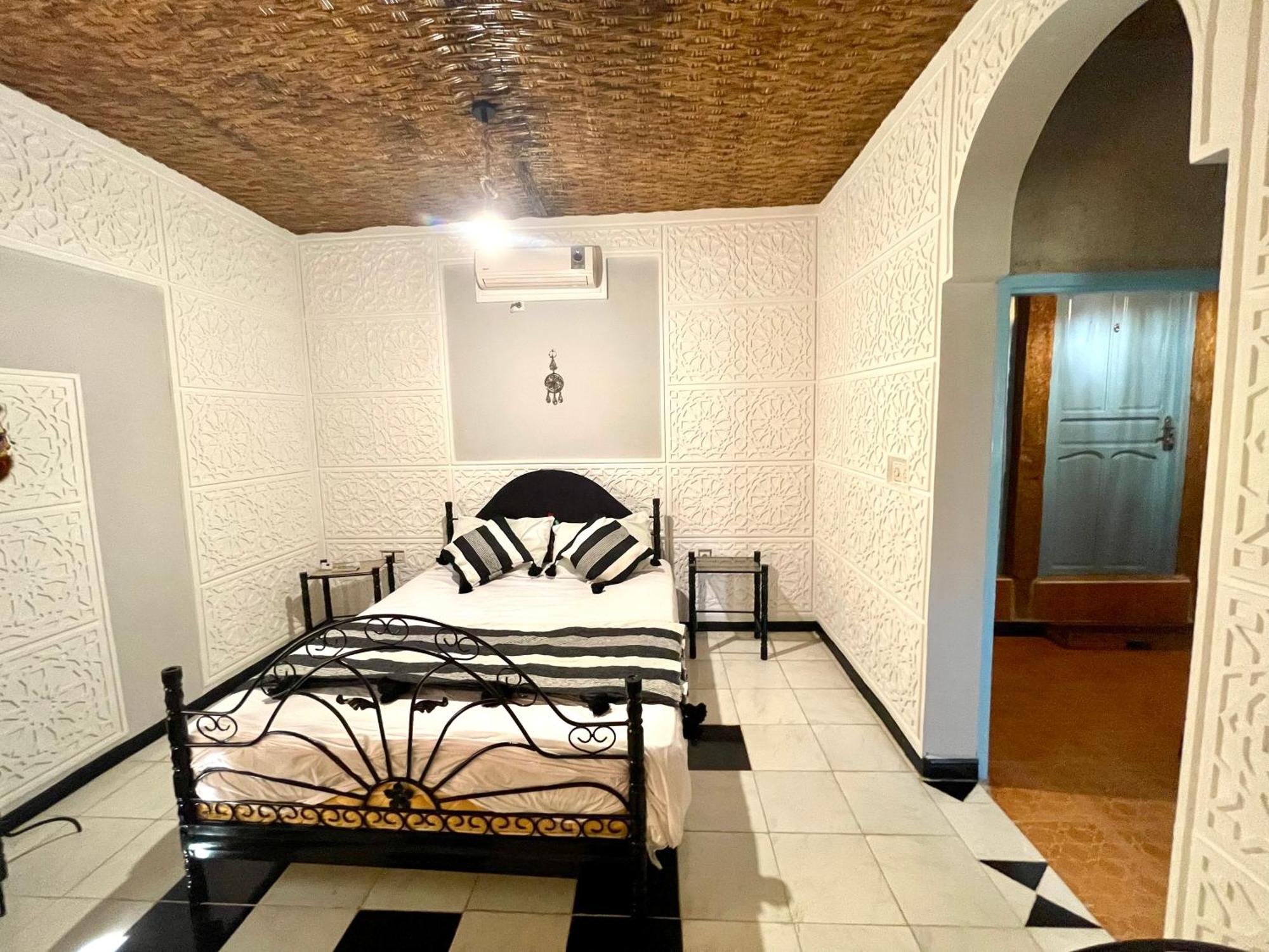 La Maison Traditionnelle Hotel Et Guesthouse Тафраут Экстерьер фото